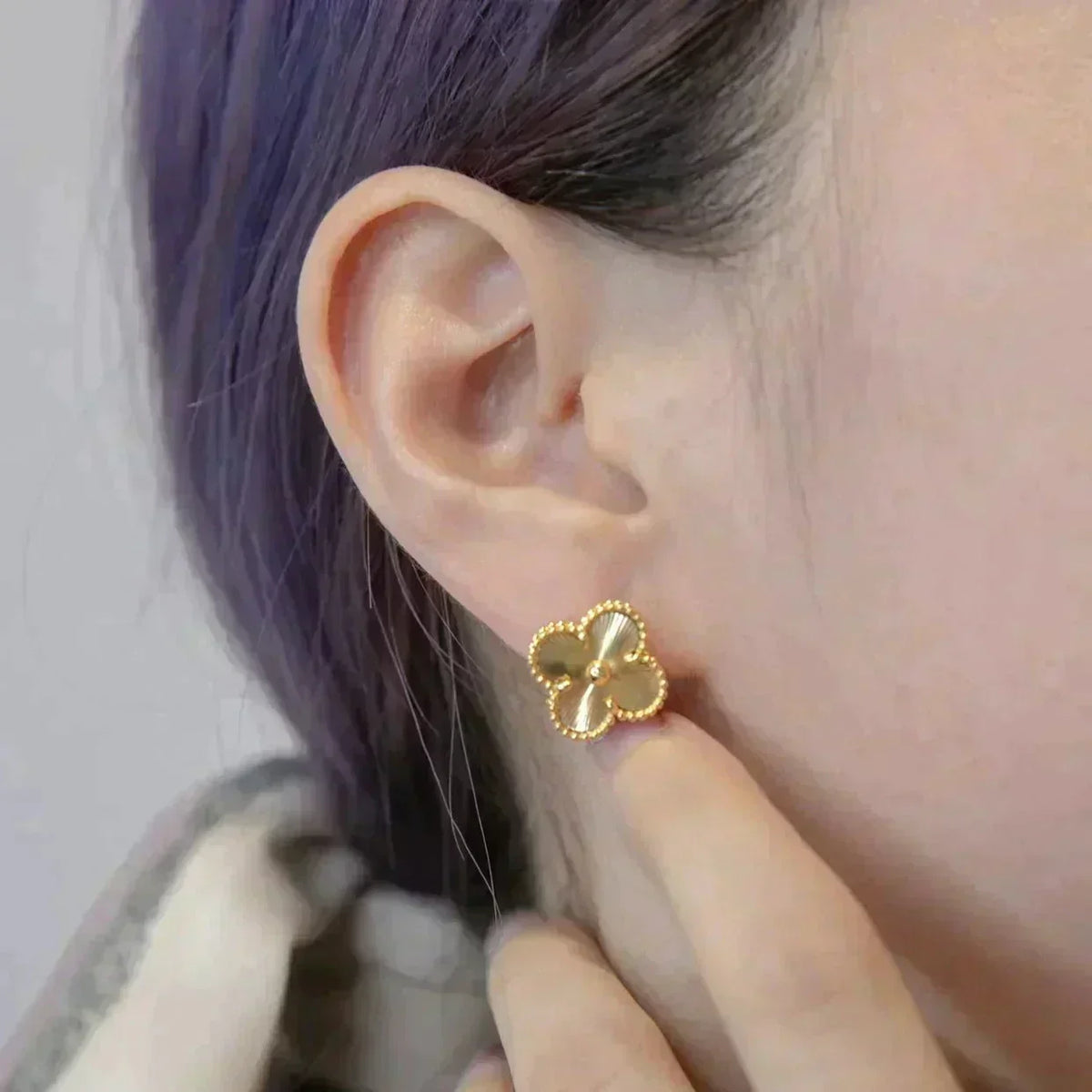 ¡®Aura Jewels¡¯CLOVER MEDIUM 1 MOTIFS LASER EARRINGS