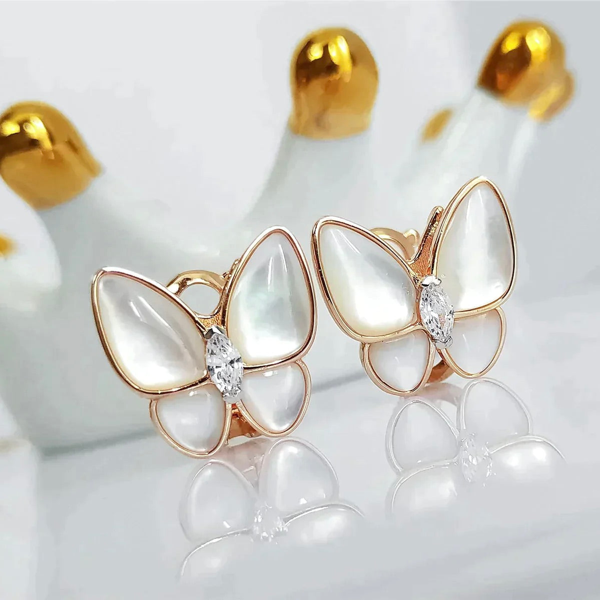 ¡®Aura Jewels¡¯BUTTERFLY MOP DIAMOND EARRINGS