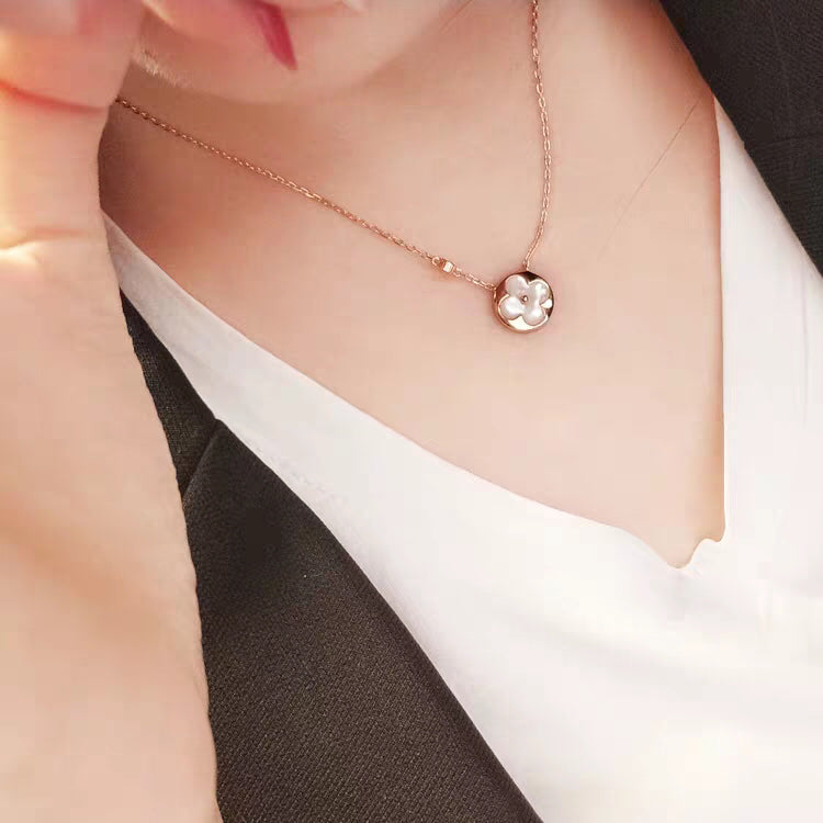 ¡®Aura Jewels¡¯SUN MOP GOLD 1 DIAMOND NECKLACE