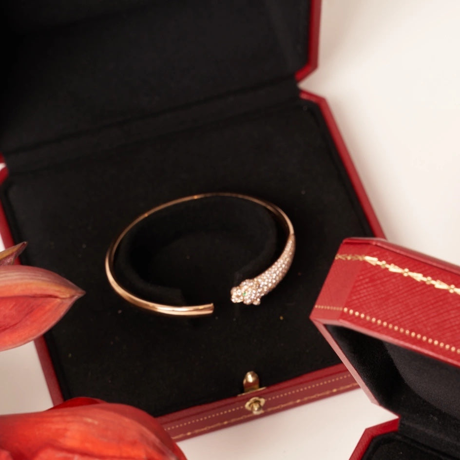 ¡®Aura Jewels¡¯PANTHERE ROSE GOLD DIAMOND OPEN BRACELET