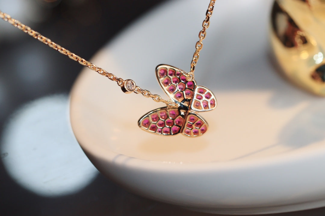 ¡®Aura Jewels¡¯BUTTERFLY RED DIAMOND ROSE GOLD NECKLACE