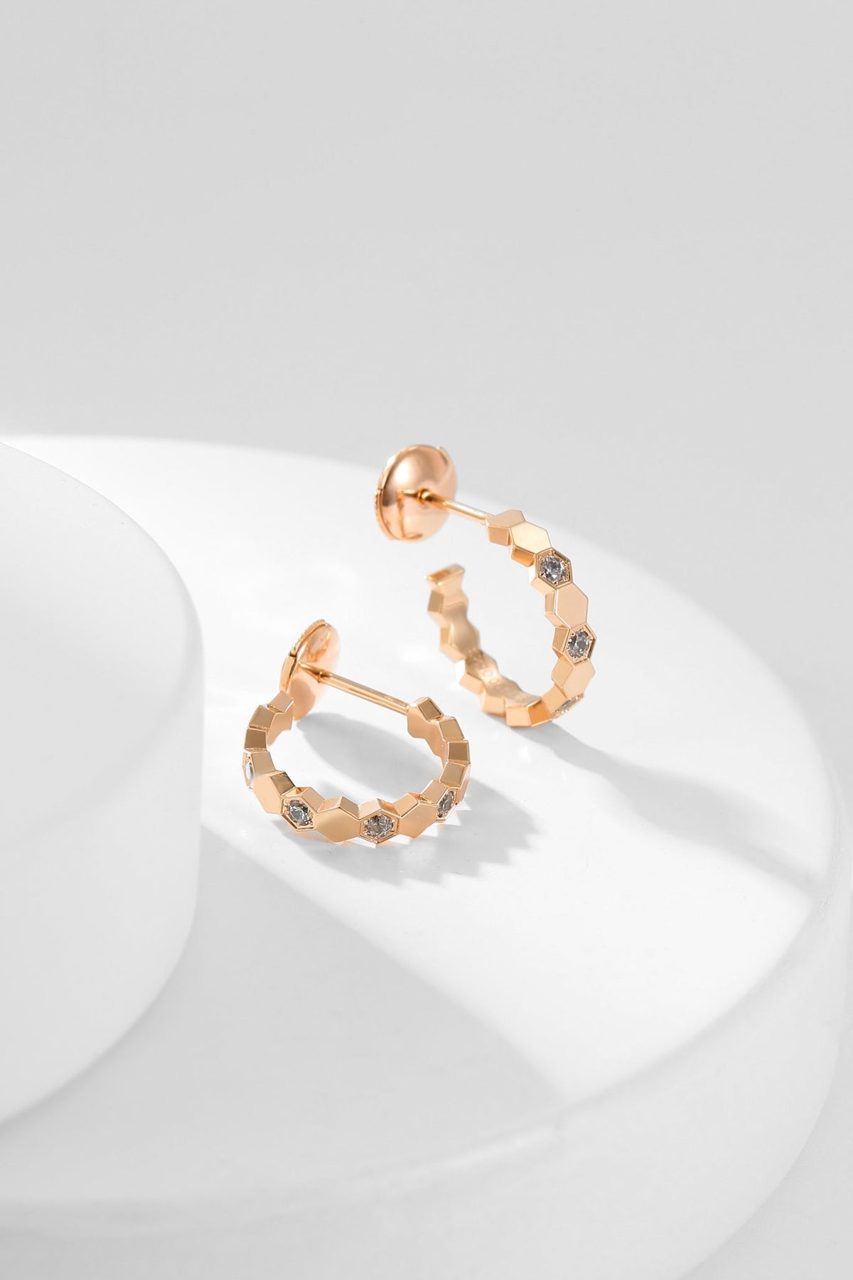 ¡®Aura Jewels¡¯BEE LOVE DIAMOND HOOP EARRINGS