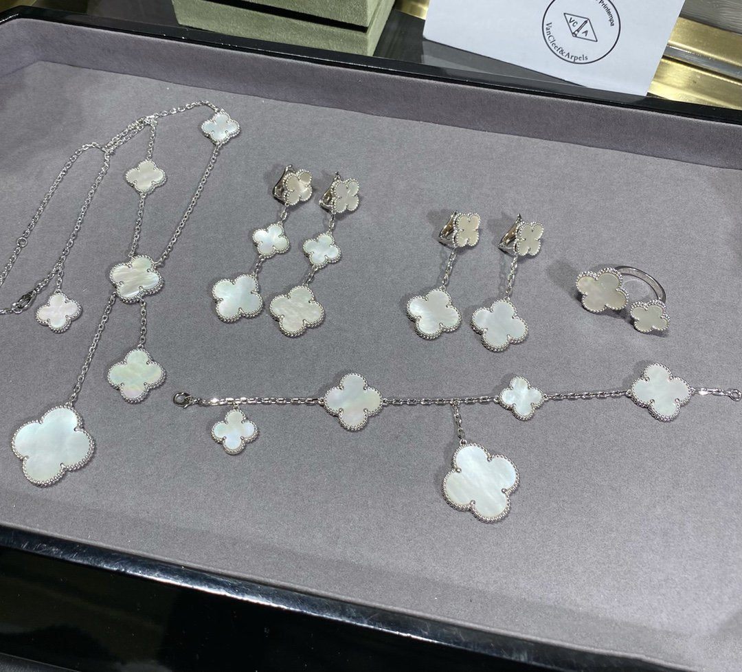¡®Aura Jewels¡¯CLOVER 5 MOTIF WHITE MOP SILVER BRACELET