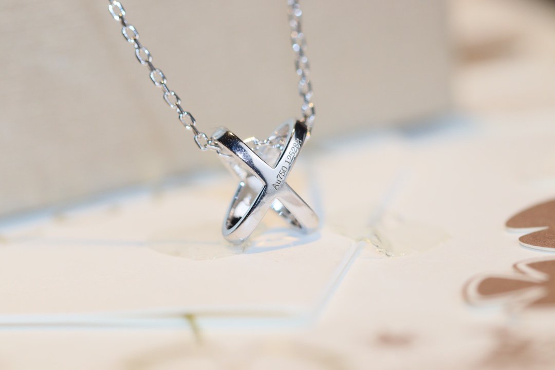 ¡®Aura Jewels¡¯JEUX DE DIAMOND NECKLACE