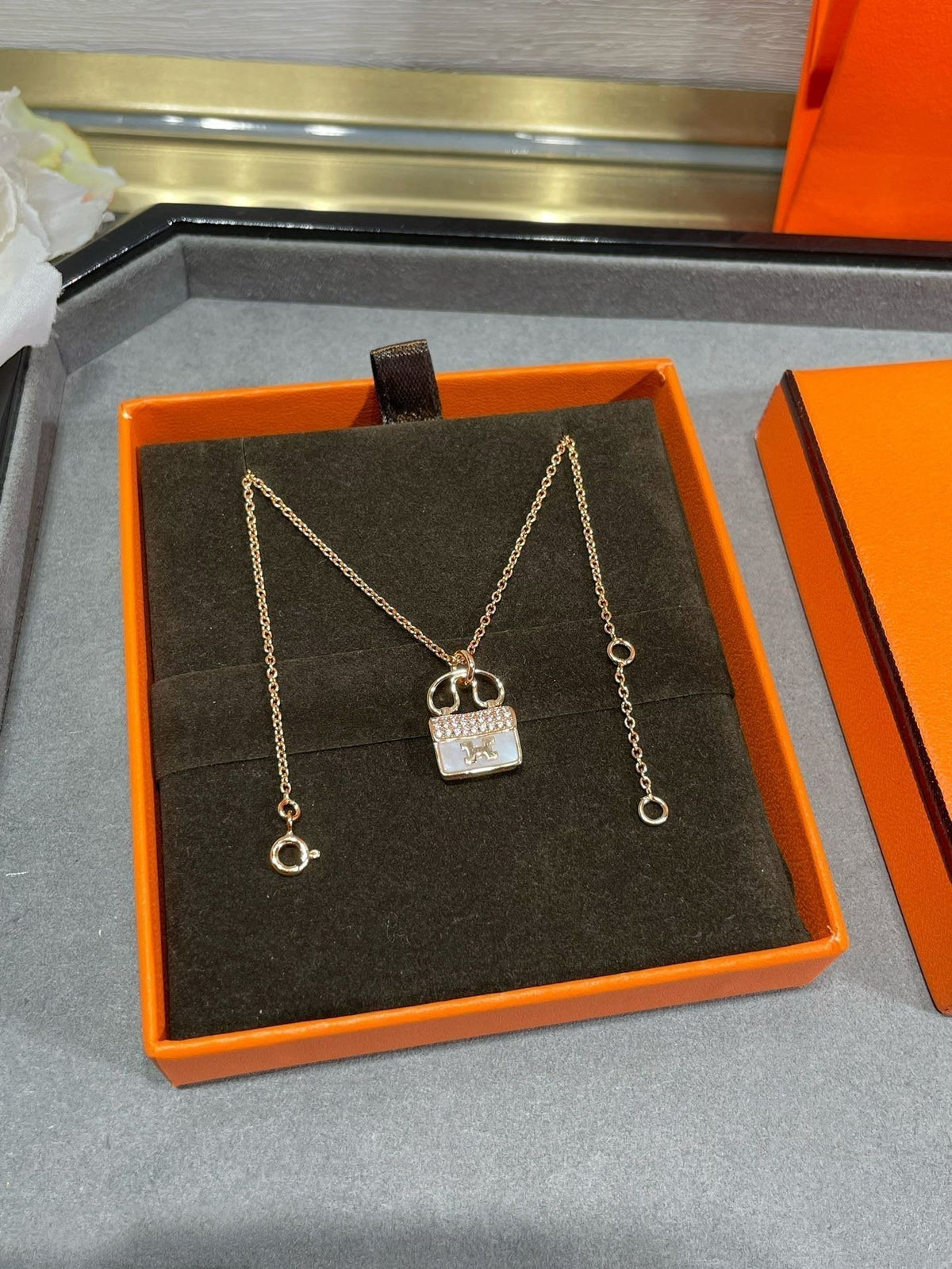 ¡®Aura Jewels¡¯H CIRCE MOISSANITE PENDANT NECKLACE GOLD