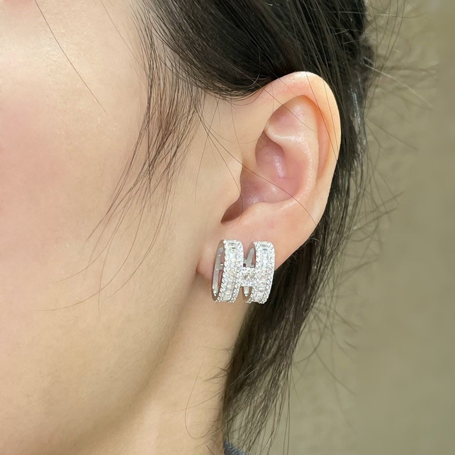¡®Aura Jewels¡¯H STUD EARRINGS WITH SILVER DIAMONDS