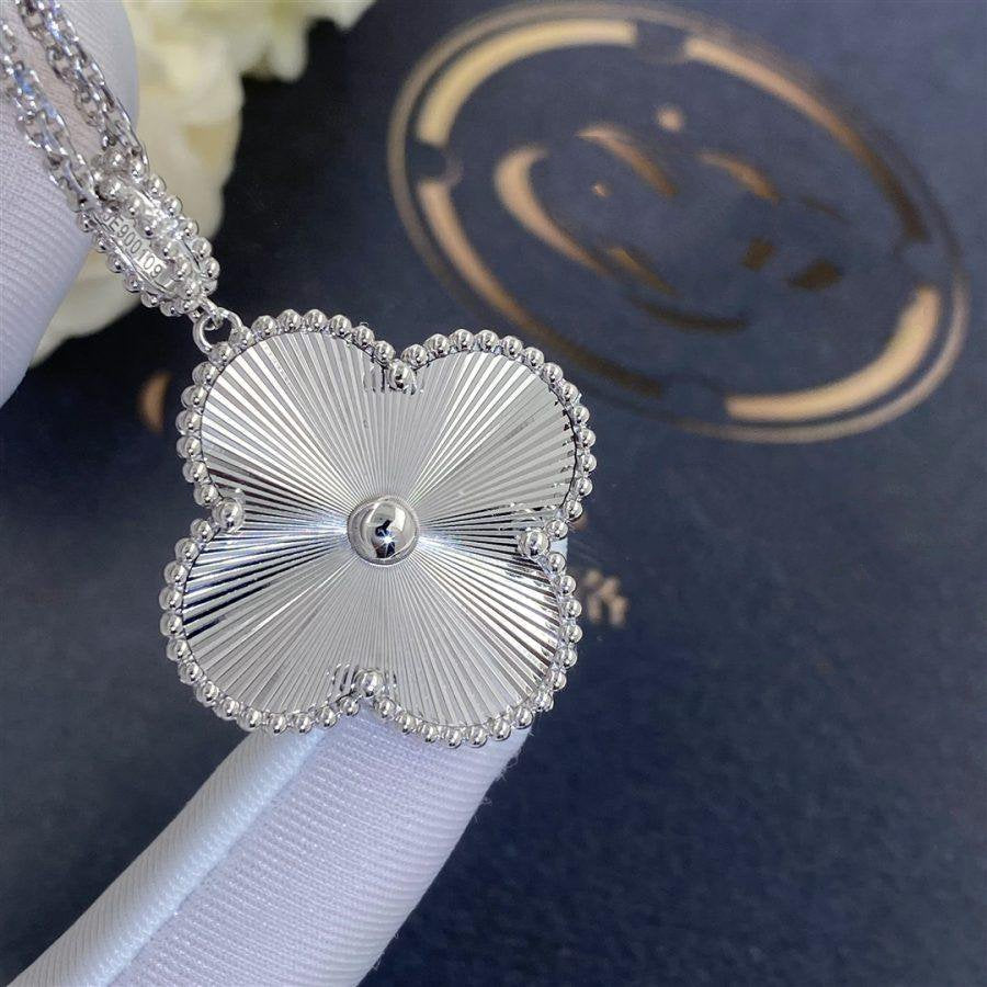 ¡®Aura Jewels¡¯CLOVER 25MM SILVER BIG CLOVER NECKLACE