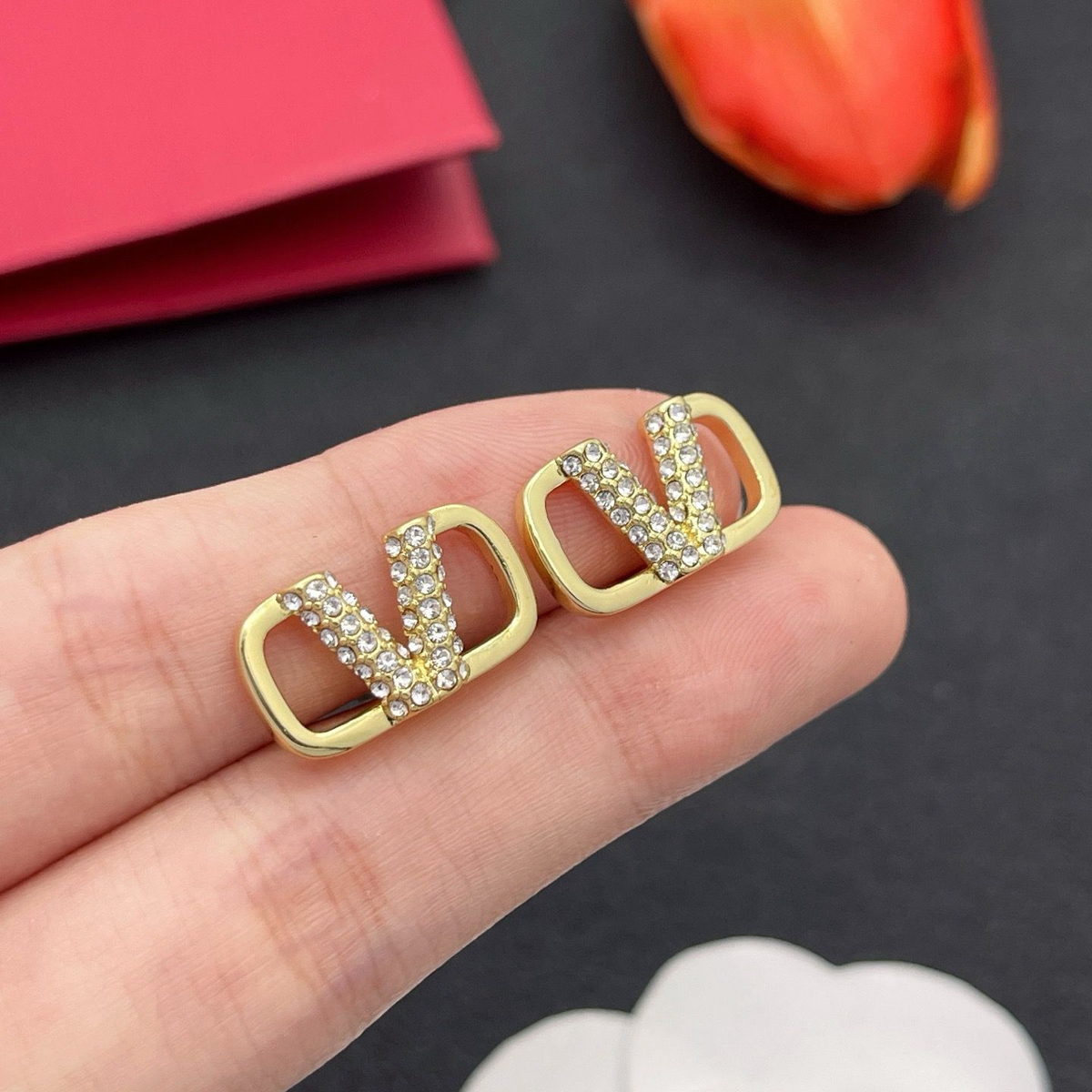 [Aura Jewels]V-shaped stud earrings