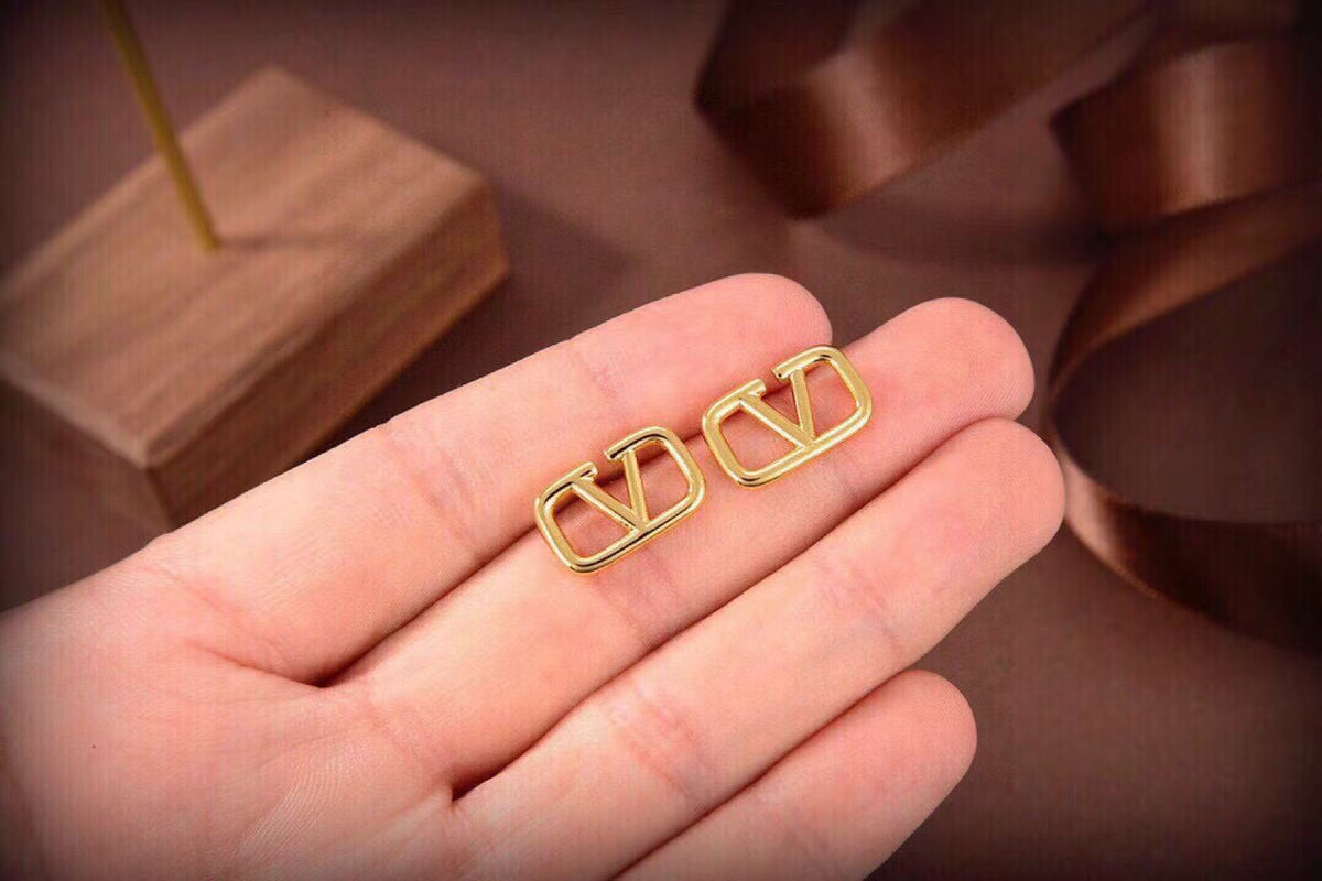 [Aura Jewels]Gold V-shaped stud earrings