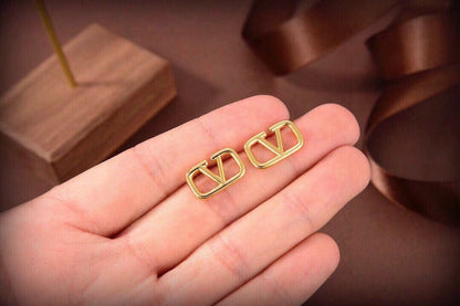 [Aura Jewels]Gold V-shaped stud earrings
