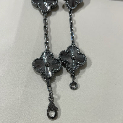 [Aura Jewels]New CLOVER 5 MOTIF BLACK BRACELET