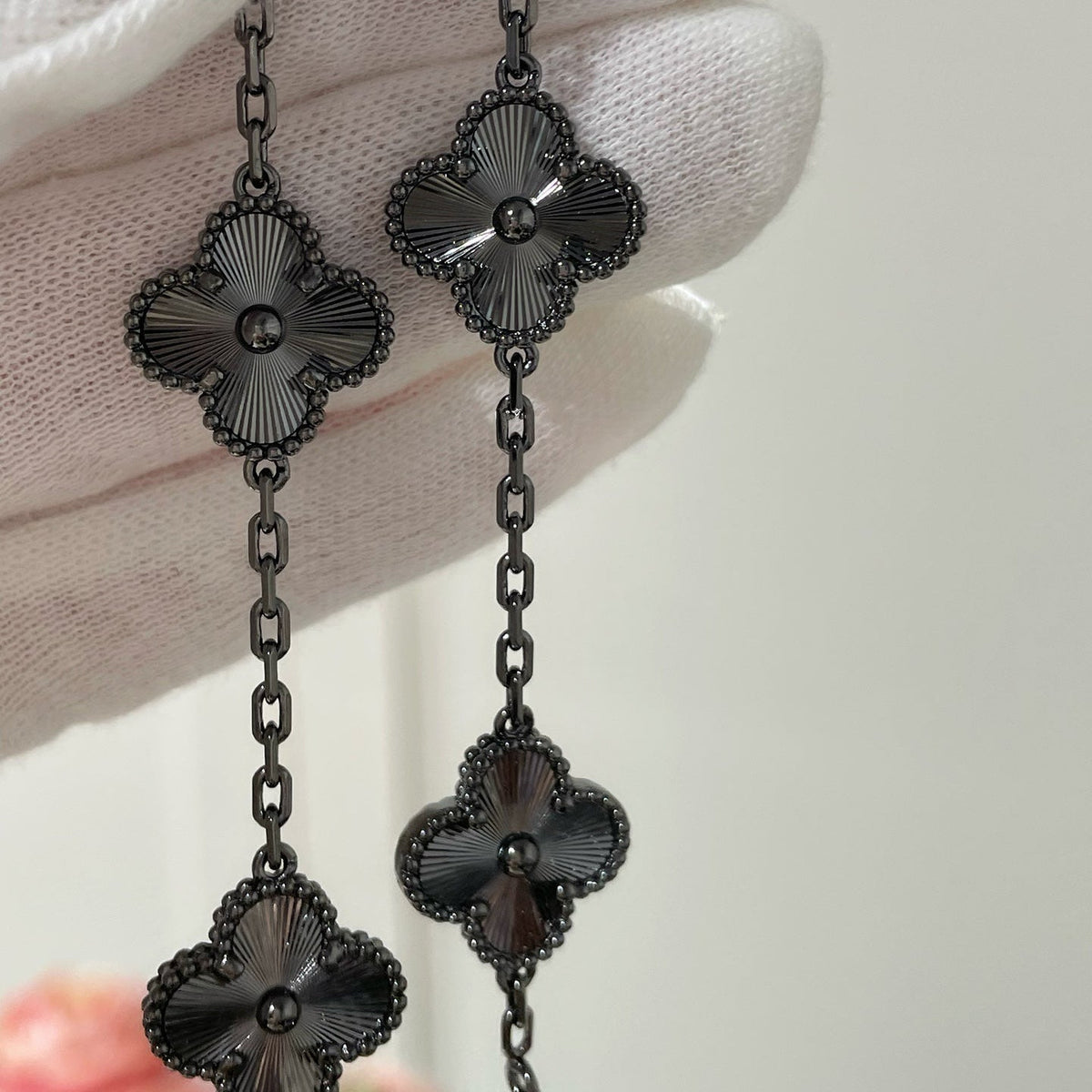 [Aura Jewels]New CLOVER 5 MOTIF BLACK BRACELET