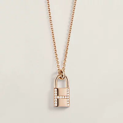 ¡®Aura Jewels¡¯HM ADVANCED NICHE LOCK HEAD NECKLACE DIAMONDS