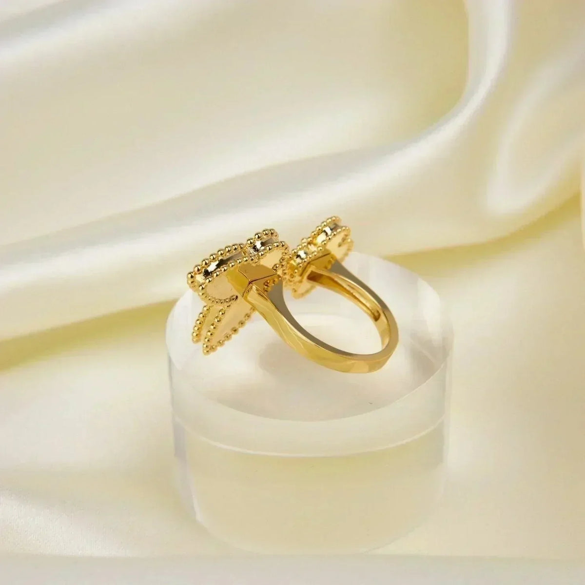 ¡®Aura Jewels¡¯LUCKY BETWEEN THE FINGER RING