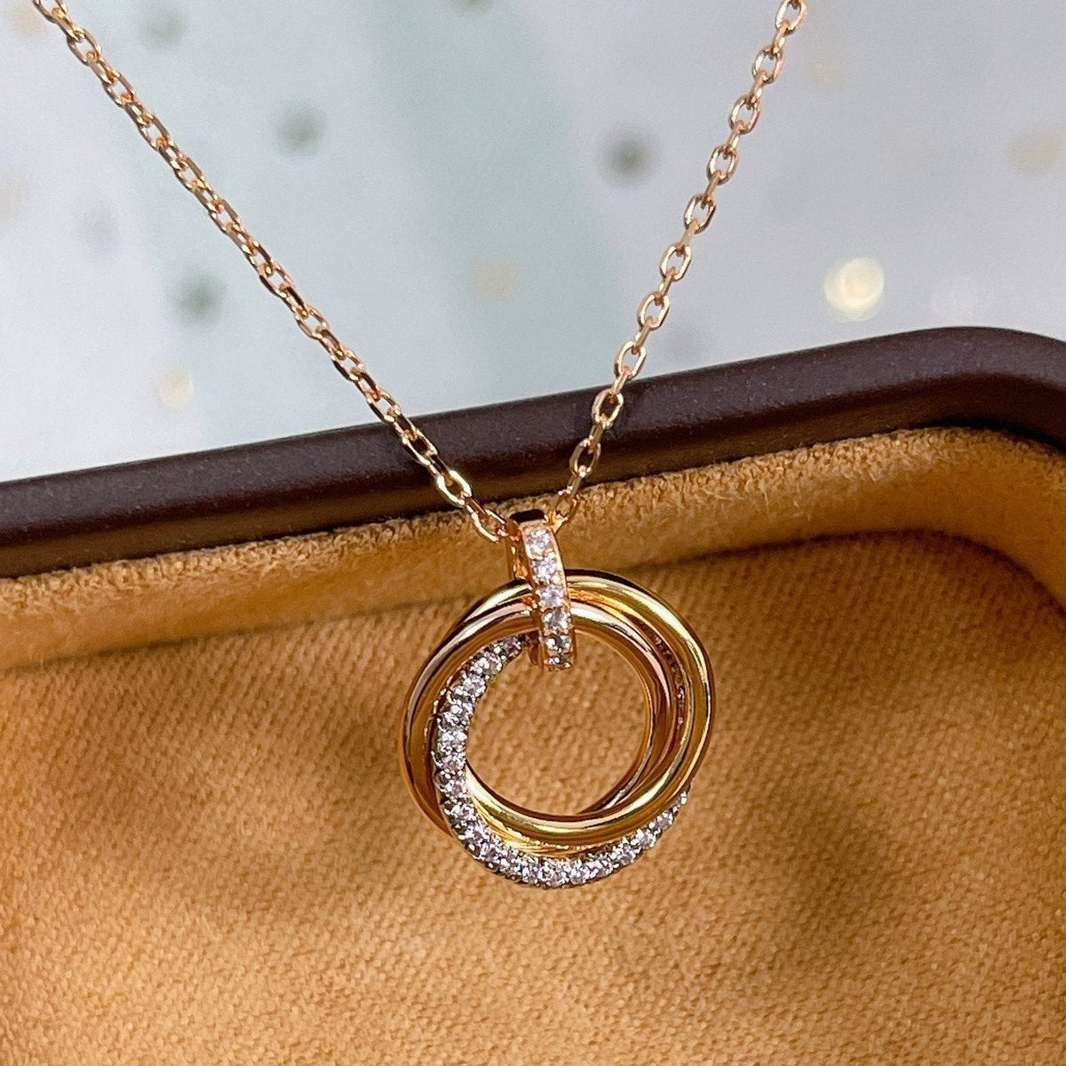 ¡®Aura Jewels¡¯TRINITY NECKLACE SILVER GOLD PINK GOLD DIAMONDS