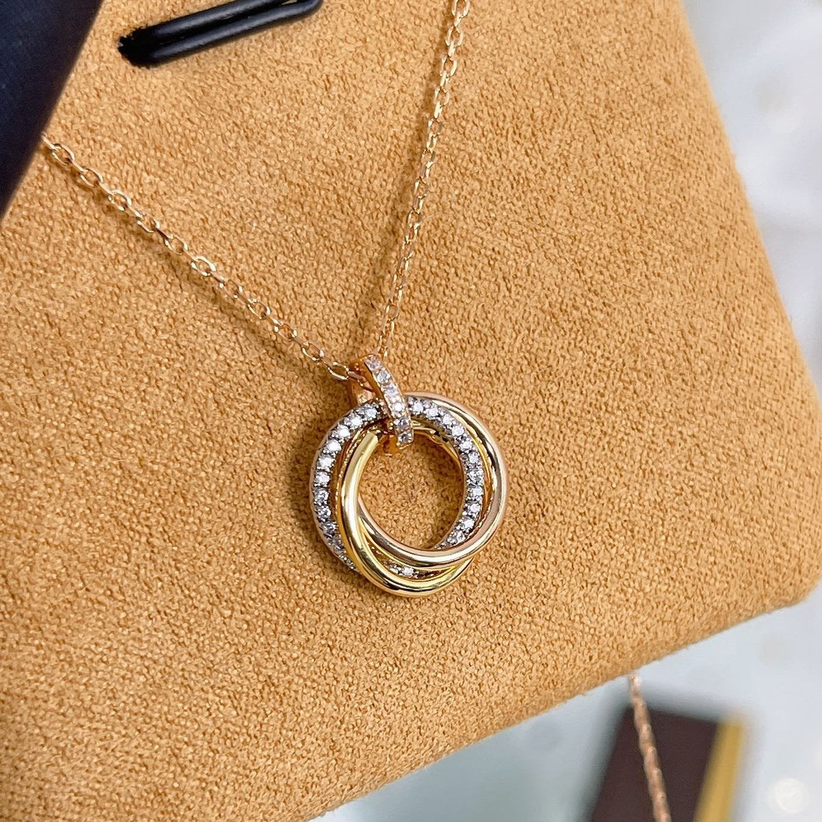 ¡®Aura Jewels¡¯TRINITY NECKLACE SILVER GOLD PINK GOLD DIAMONDS