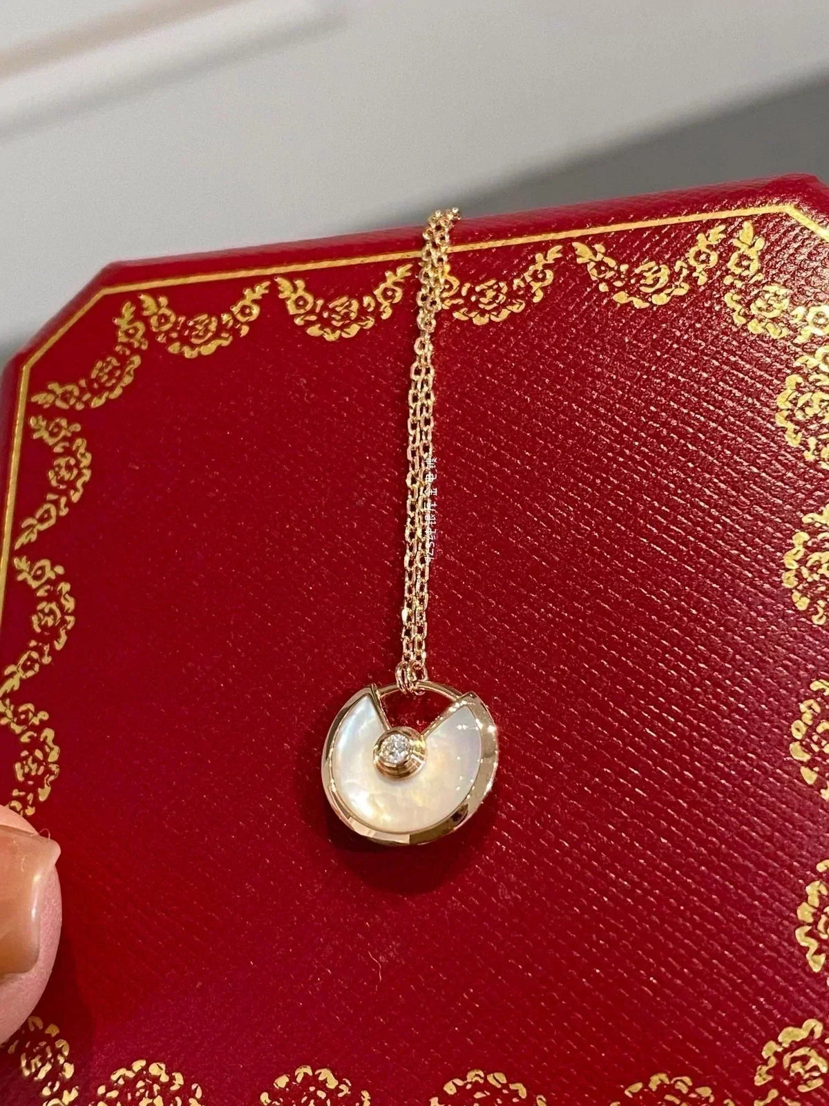 ¡®Aura Jewels¡¯AMULETTE ROSE GOLD MOP NECKLACE