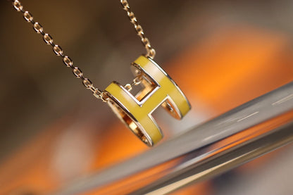 ¡®Aura Jewels¡¯POP H PEDANT PINK GOLD