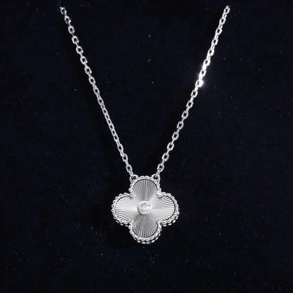 ¡®Aura Jewels¡¯CLOVER  15MM DIAMOND LASER NECKLACE SILVER