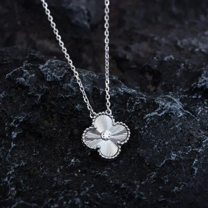 ¡®Aura Jewels¡¯CLOVER  15MM DIAMOND LASER NECKLACE SILVER