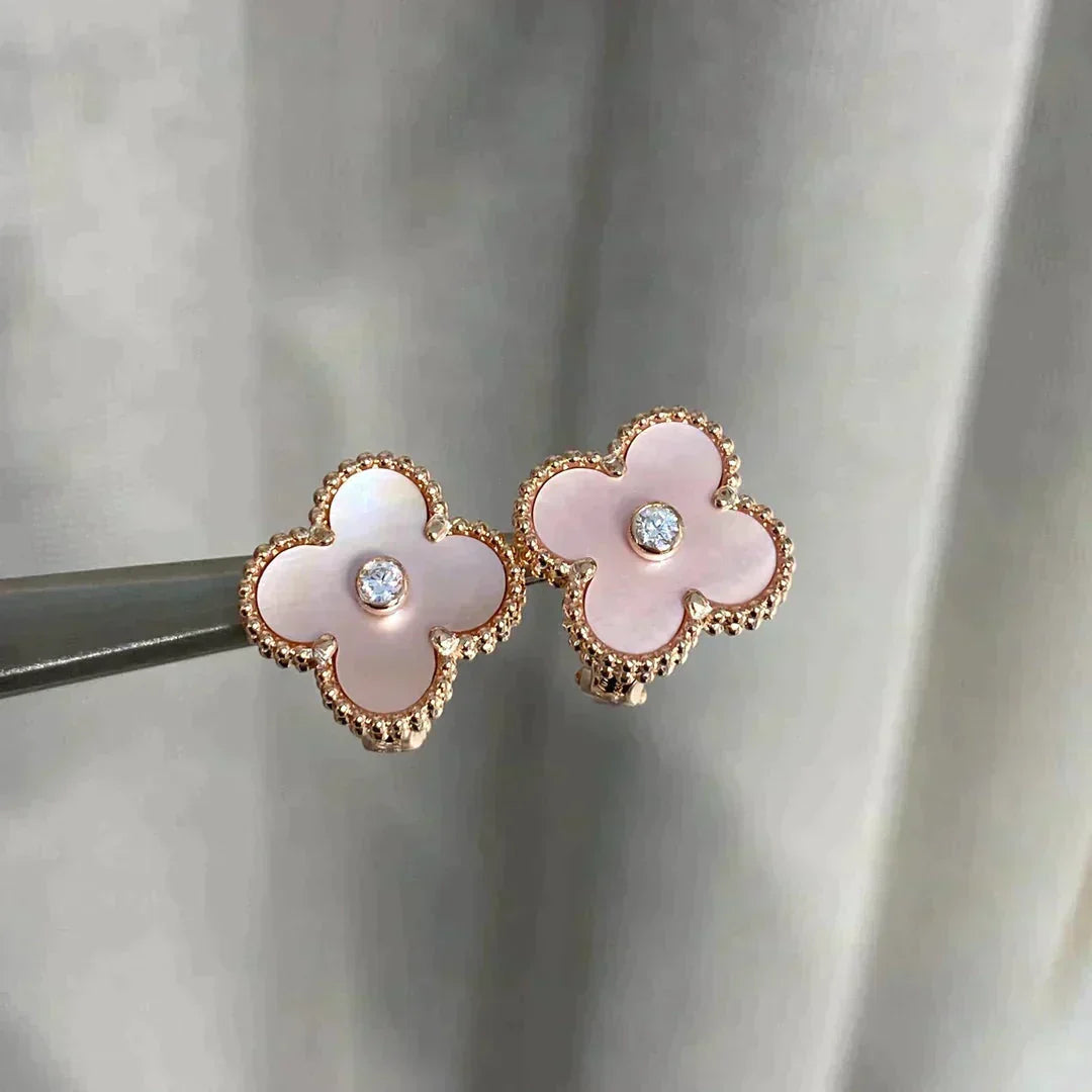 ¡®Aura Jewels¡¯CLOVER MEDIUM 1 MOTIFS  PINK MOP DIAMOND EARRINGS