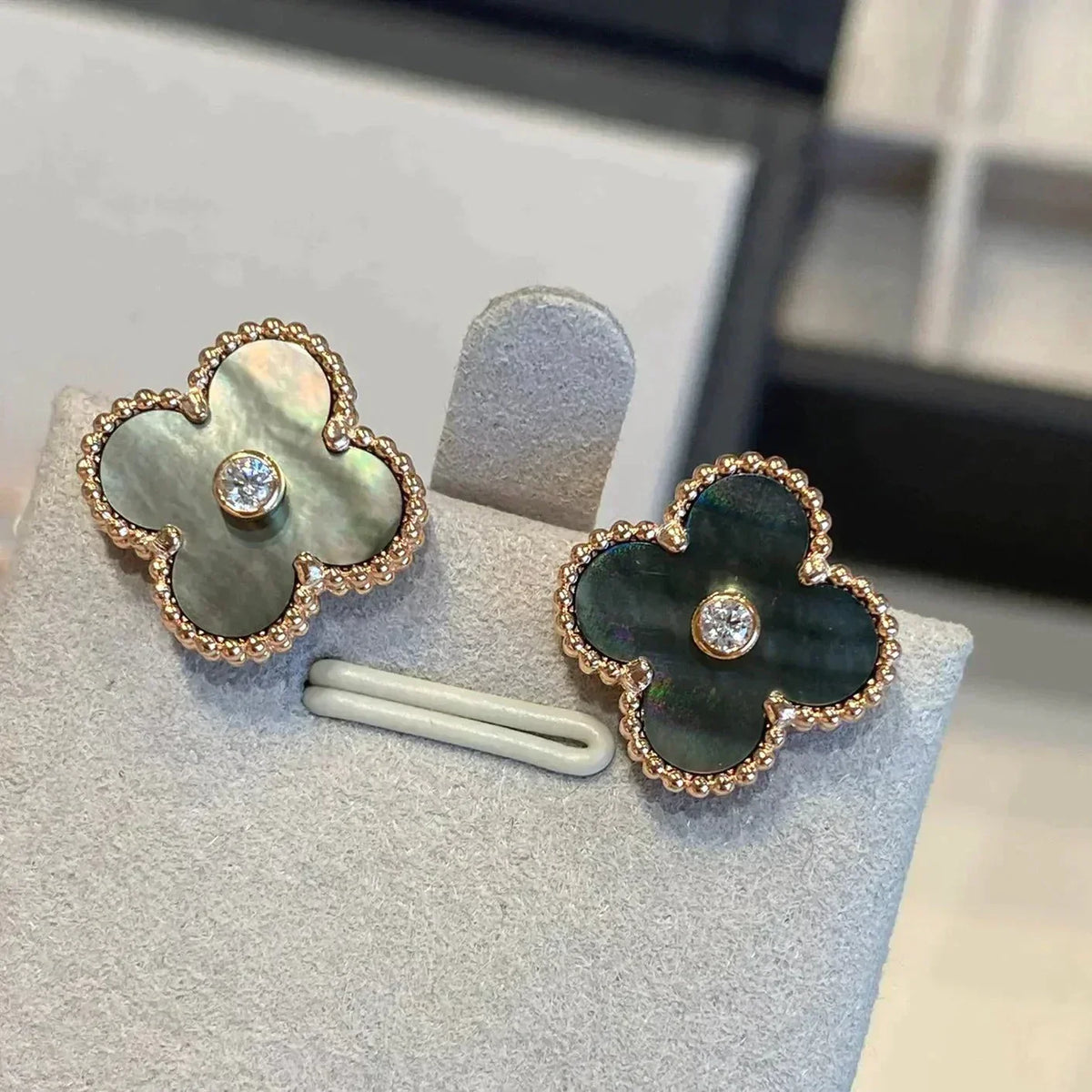¡®Aura Jewels¡¯CLOVER MEDIUM 1 MOTIFS GRAY MOP  DIAMOND EARRINGS