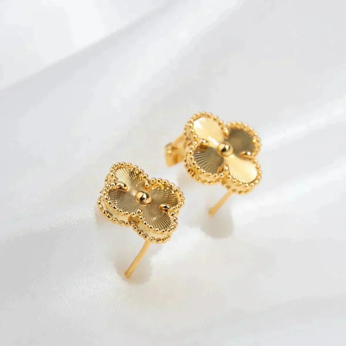 ¡®Aura Jewels¡¯CLOVER MEDIUM 1 MOTIFS LASER EARRINGS
