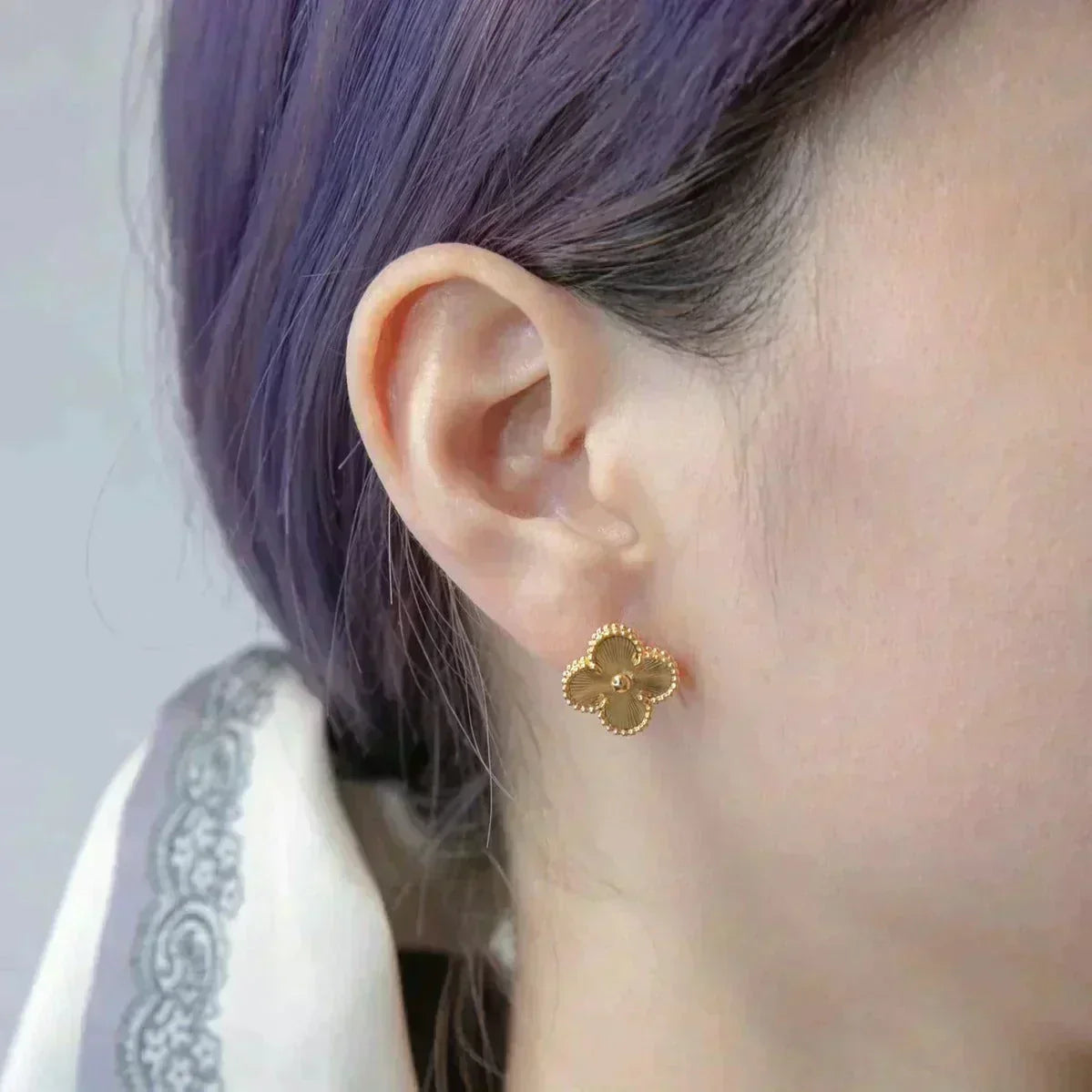¡®Aura Jewels¡¯CLOVER MEDIUM 1 MOTIFS LASER EARRINGS