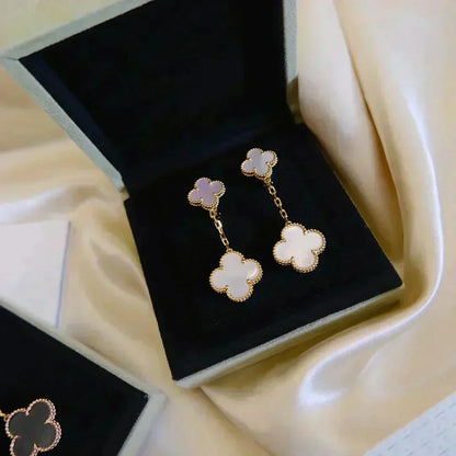 ¡®Aura Jewels¡¯CLOVER 2 MOTIF WHITE MOP EARRINGS