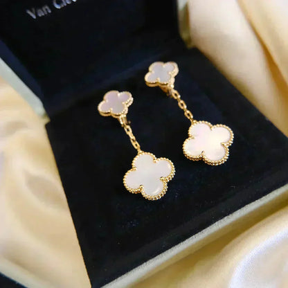 ¡®Aura Jewels¡¯CLOVER 2 MOTIF WHITE MOP EARRINGS