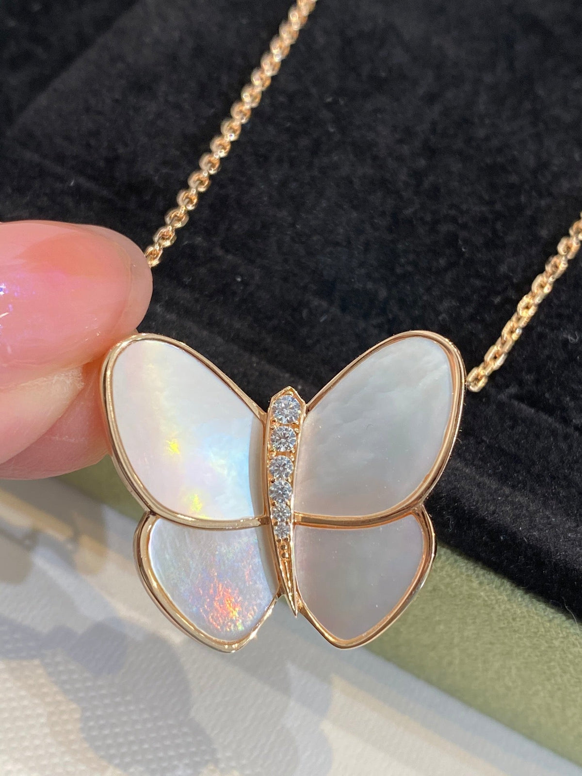 ¡®Aura Jewels¡¯BUTTERFLY GOLD MOP DIAMOND NECKLACE