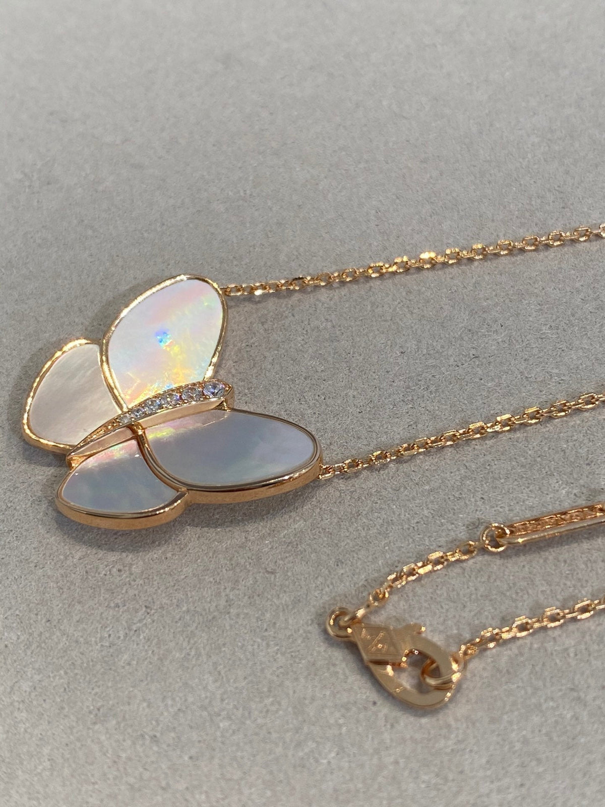 ¡®Aura Jewels¡¯BUTTERFLY GOLD MOP DIAMOND NECKLACE