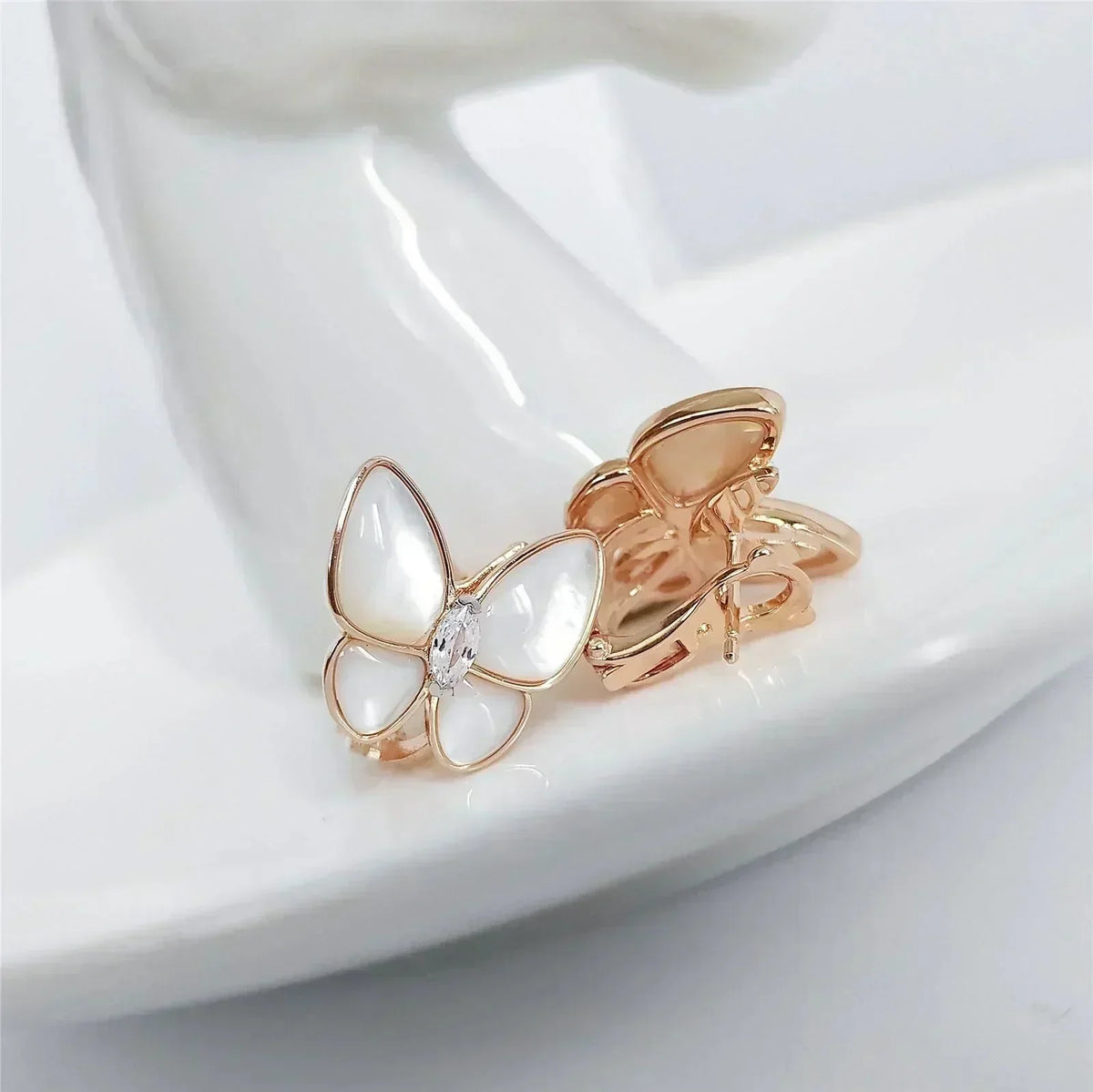 ¡®Aura Jewels¡¯BUTTERFLY MOP DIAMOND EARRINGS