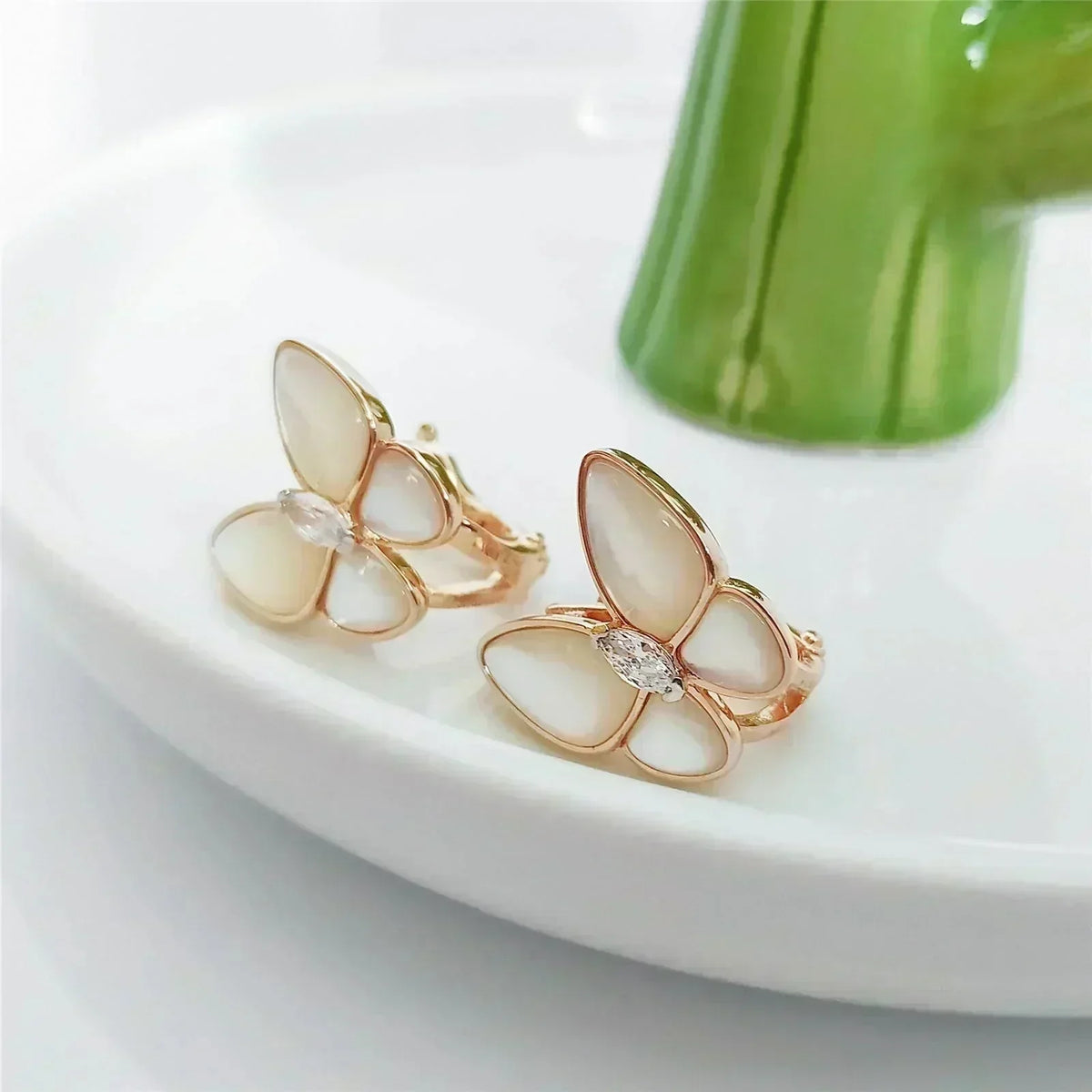 ¡®Aura Jewels¡¯BUTTERFLY MOP DIAMOND EARRINGS