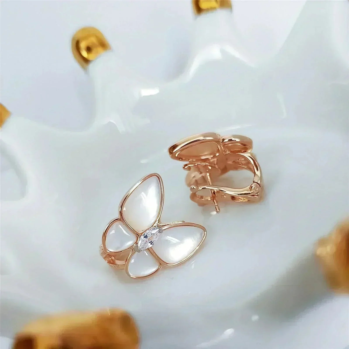 ¡®Aura Jewels¡¯BUTTERFLY MOP DIAMOND EARRINGS