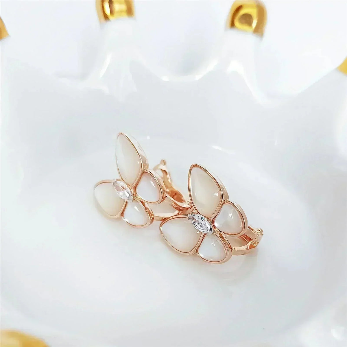 ¡®Aura Jewels¡¯BUTTERFLY MOP DIAMOND EARRINGS