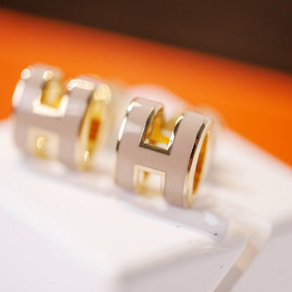 ¡®Aura Jewels¡¯MINI POP H GOLD EARRINGS GREY