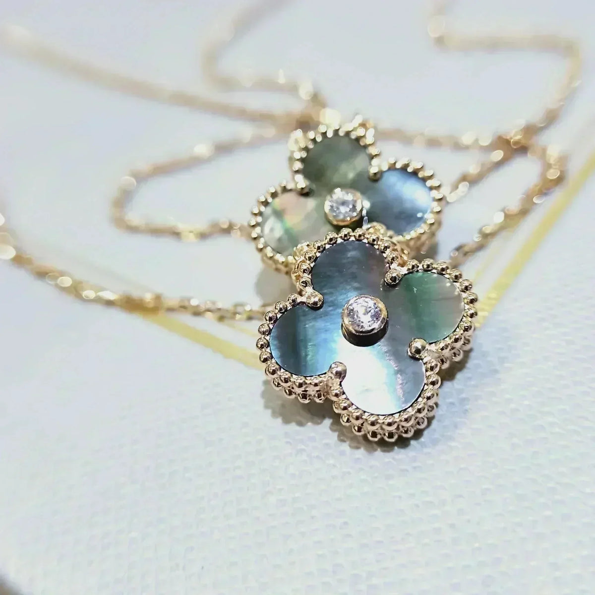 ¡®Aura Jewels¡¯CLOVER 15MM DIAMOND AND MOTHER-OF-GREY NECKLACE