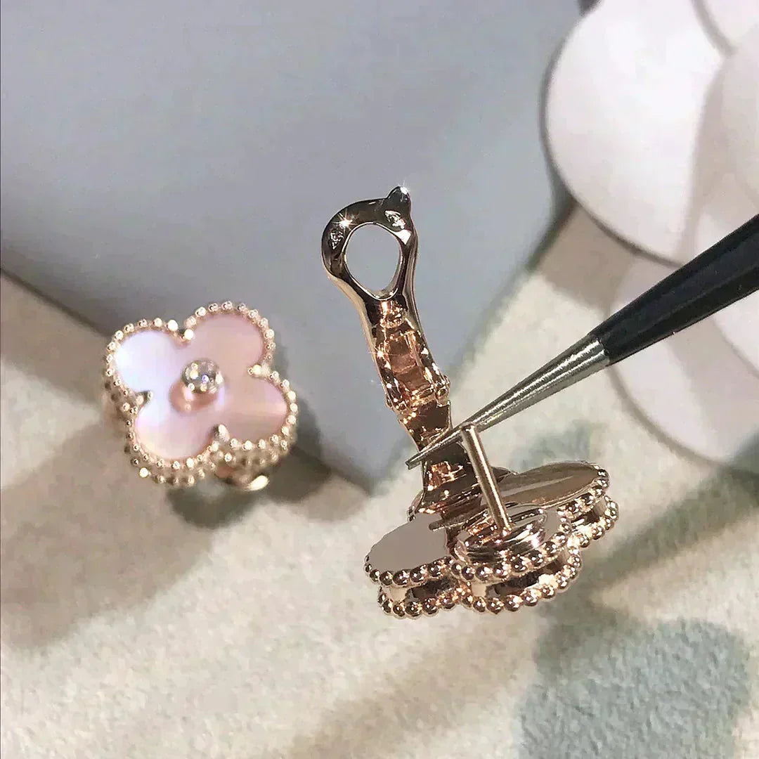 ¡®Aura Jewels¡¯CLOVER MEDIUM 1 MOTIFS  PINK MOP DIAMOND EARRINGS