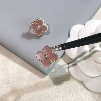 ¡®Aura Jewels¡¯CLOVER MEDIUM 1 MOTIFS  PINK MOP DIAMOND EARRINGS