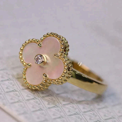 ¡®Aura Jewels¡¯CLOVER PINK MOP RING GOLD DIAMOND