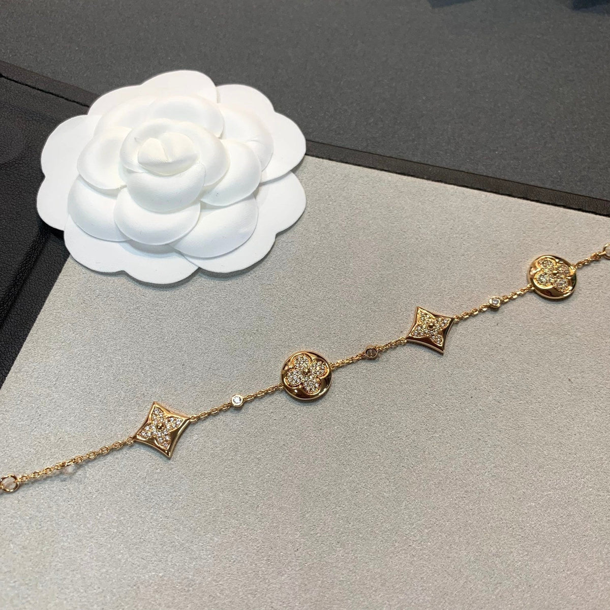 ¡®Aura Jewels¡¯STAR AND SUN 4 MOTIFS GOLD DIAMONDS BRACELET