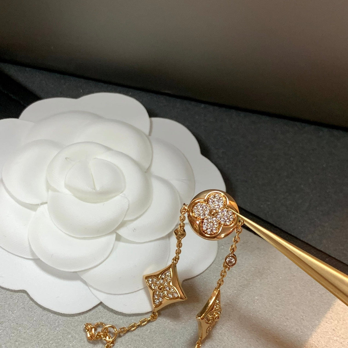 ¡®Aura Jewels¡¯STAR AND SUN 4 MOTIFS GOLD DIAMONDS BRACELET