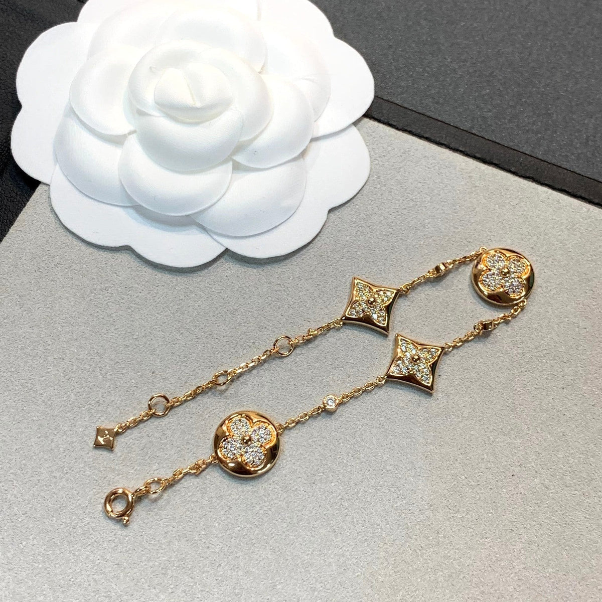 ¡®Aura Jewels¡¯STAR AND SUN 4 MOTIFS GOLD DIAMONDS BRACELET