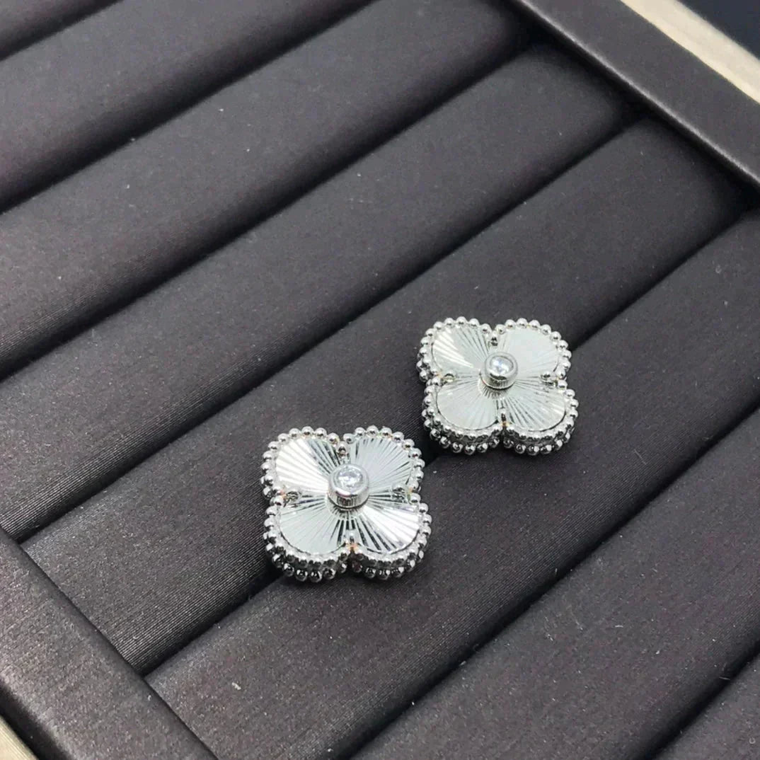¡®Aura Jewels¡¯CLOVER MINI 9.5MM LASER EARRINGS