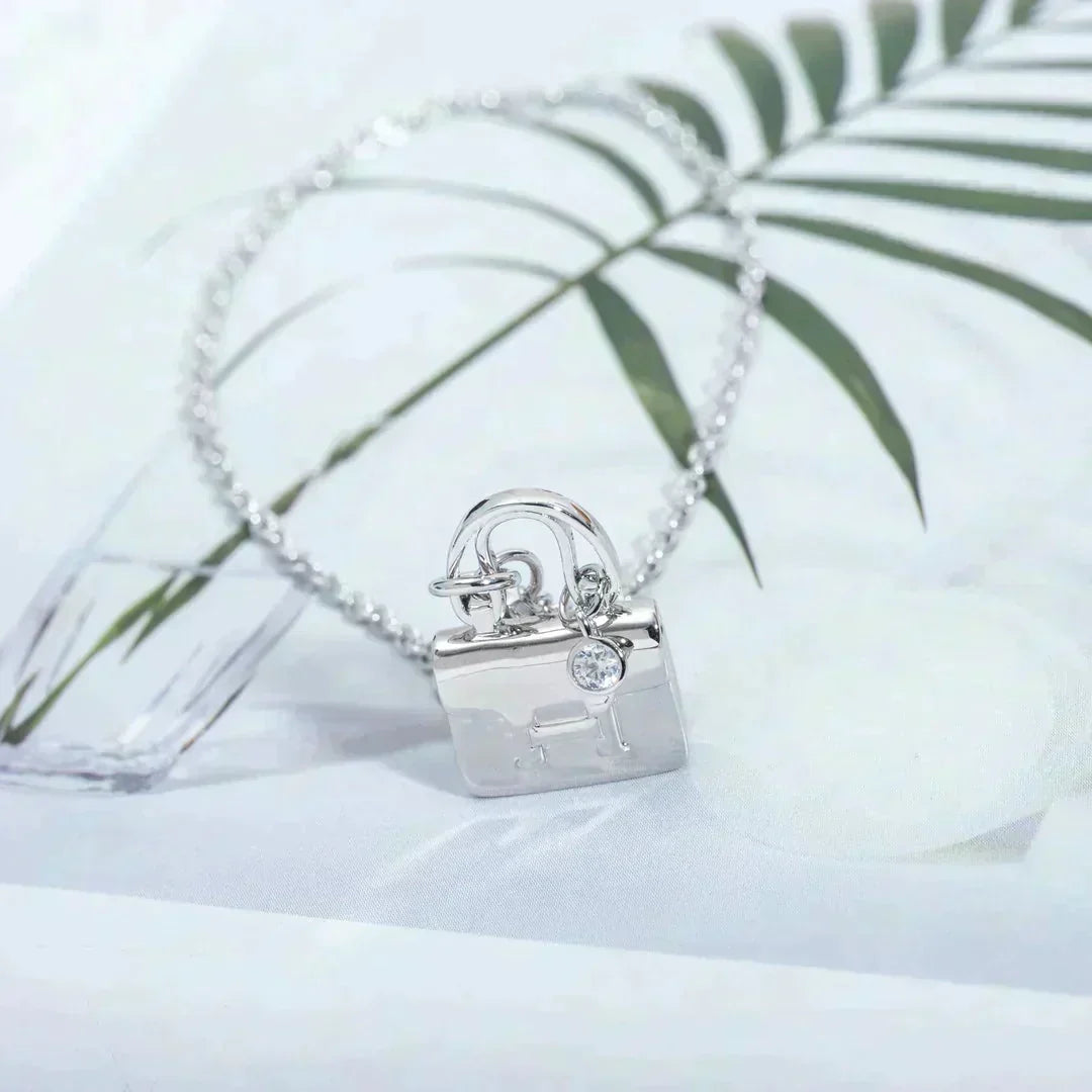 ¡®Aura Jewels¡¯AMULETTE PEDANT SILVER NECKLACE