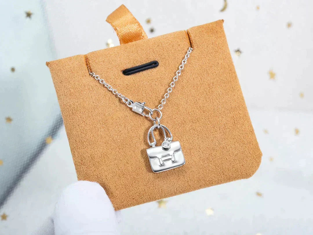 ¡®Aura Jewels¡¯AMULETTE PEDANT SILVER NECKLACE