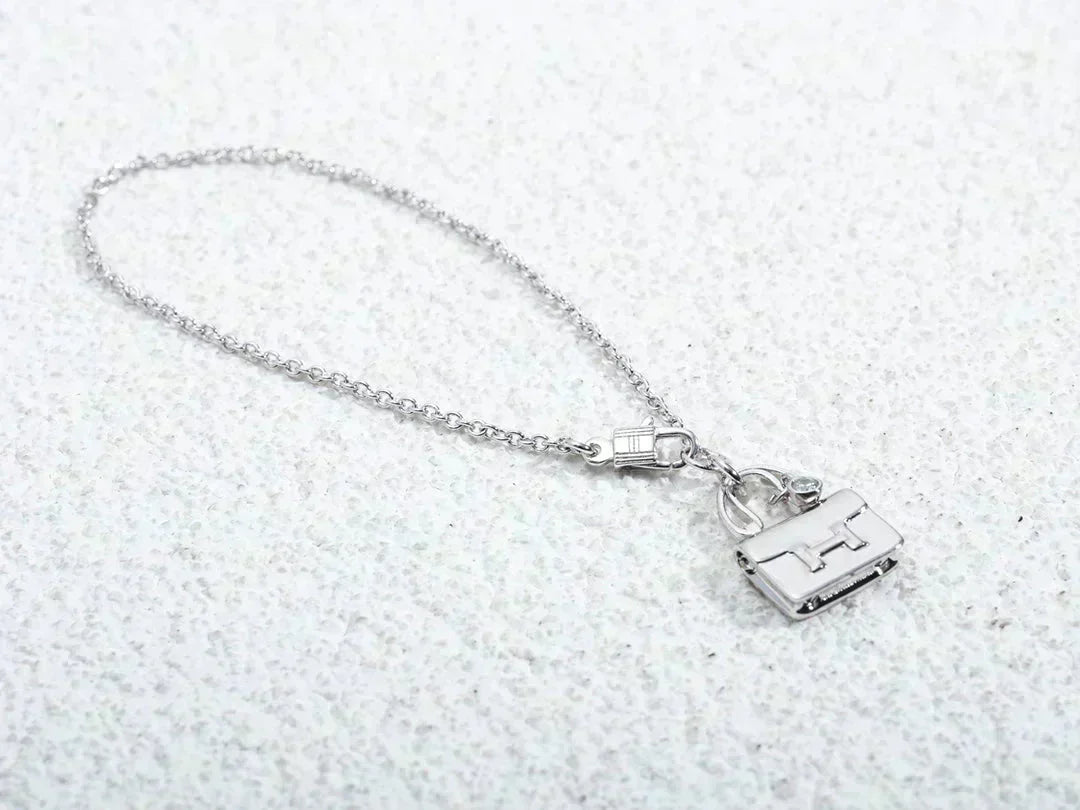 ¡®Aura Jewels¡¯AMULETTE PEDANT SILVER NECKLACE