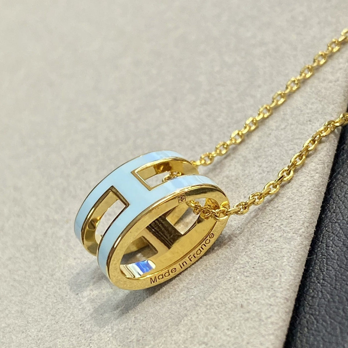 ¡®Aura Jewels¡¯POP H LIGHT BLUE NECKLACE