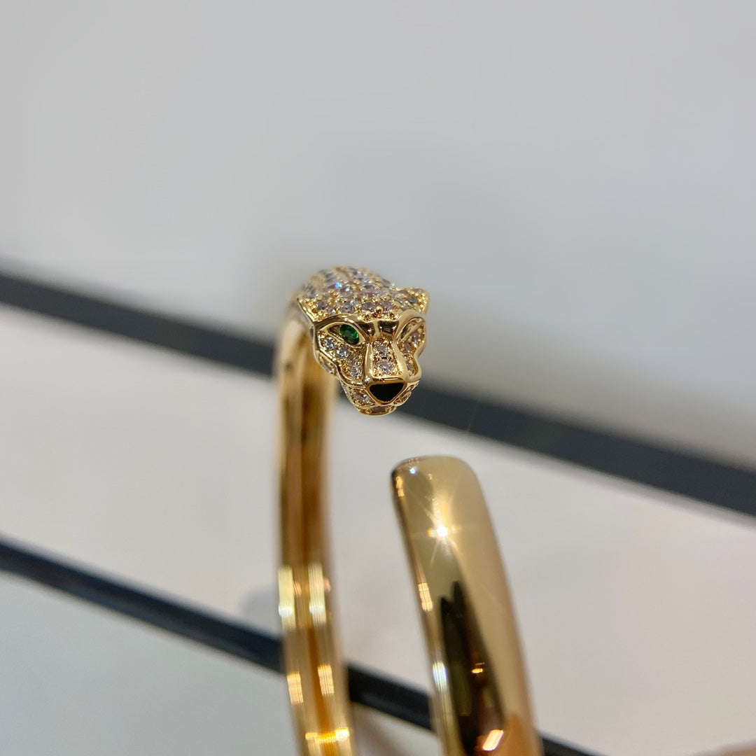 ¡®Aura Jewels¡¯PANTHERE GOLD DIAMOND OPEN BRACELET